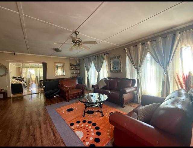 3 BEDROOM HOUSE FOR SALE IN VANDERBIJLPARK CW 1